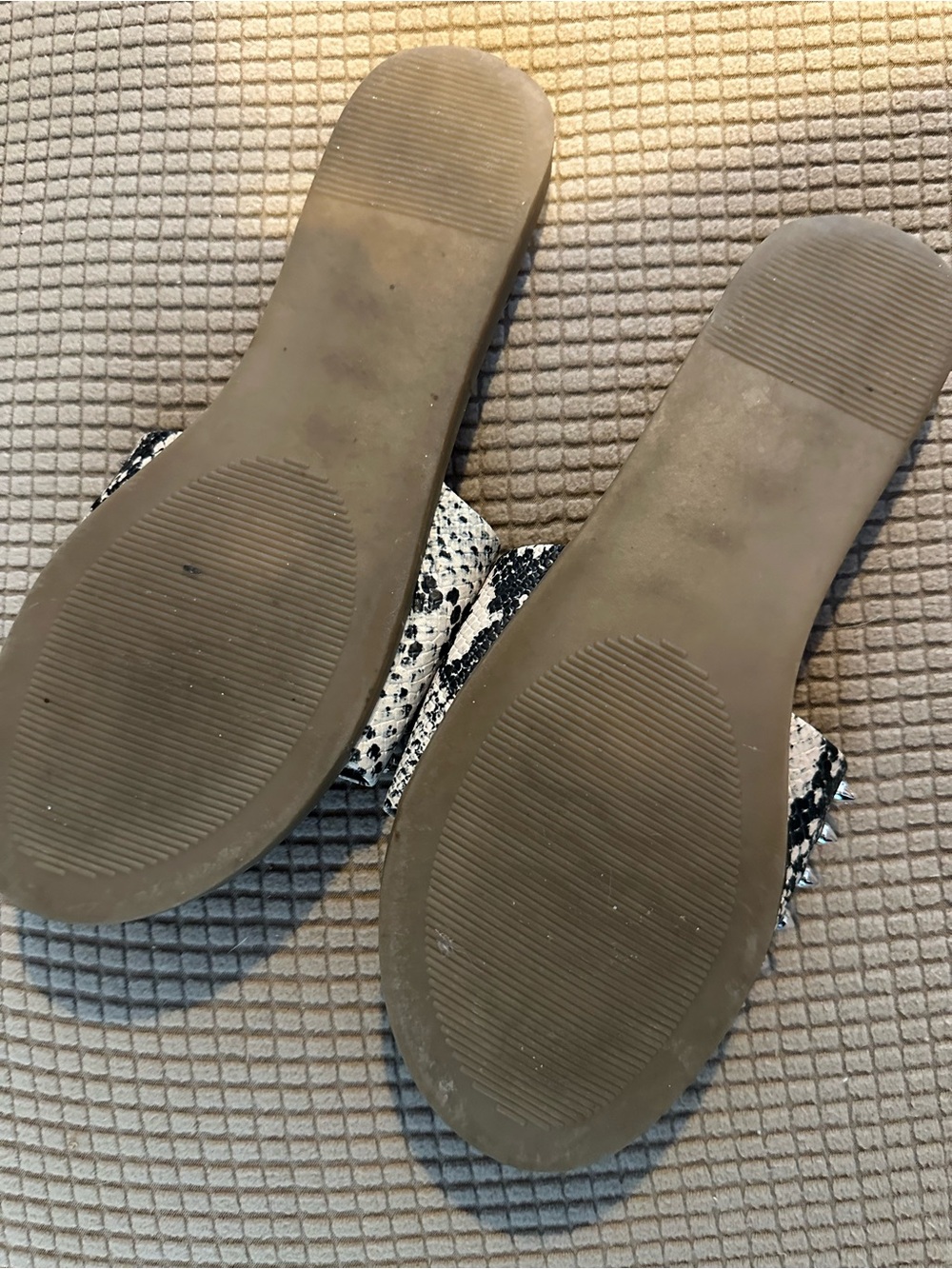 Madden Girl Silver Studded Slide Sandals size 9 - Picture 3 of 4